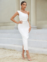 Ärmelloses, figurbetontes Midikleid mit Schnürung und One-Shoulder-Träger